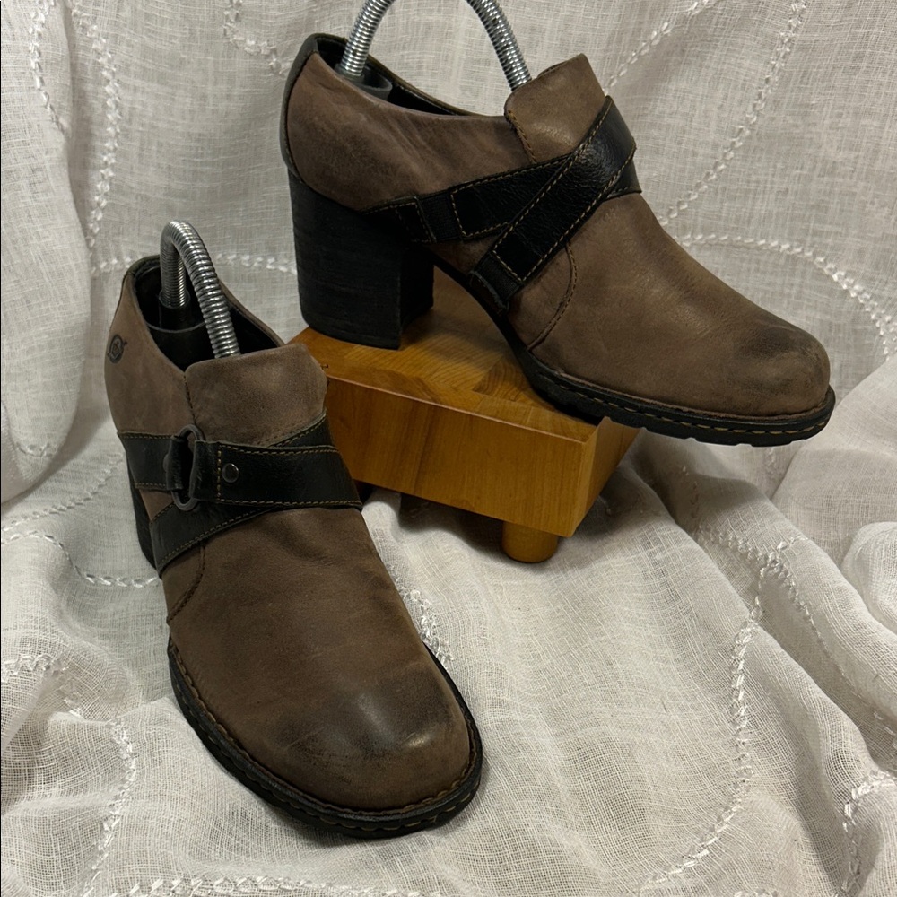 Born leather ankle booties chunky heel shoes